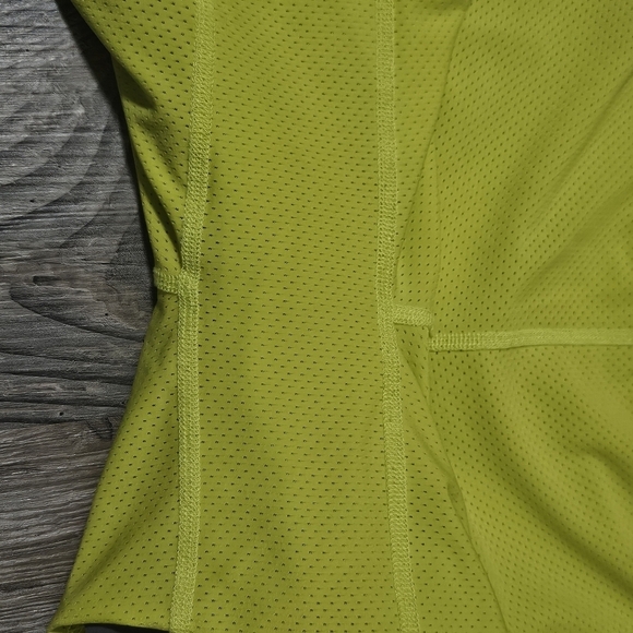 Title Nine skort size small Gray and neon Yellow cutout design - Picture 9 of 10